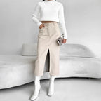 חצאית דמוי עור בז׳ עם שסע הלנה